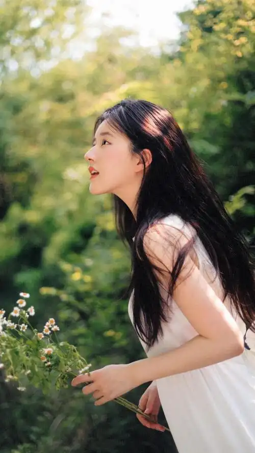 森系气质迷人女神赵露思白色长裙户外写真 - tt98图片网
