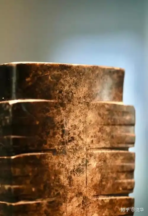 二,良渚文化玉器的沁色鉴定