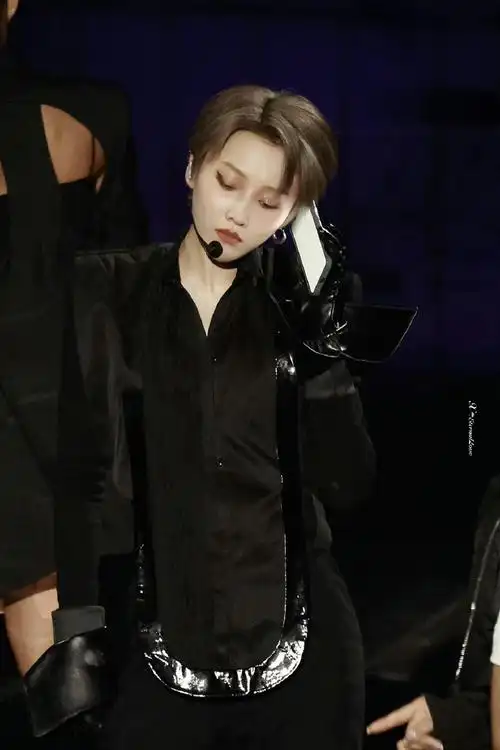 四处搜刮了一些雨昕今晚的神图真·女王驾到#刘雨昕暗夜女王