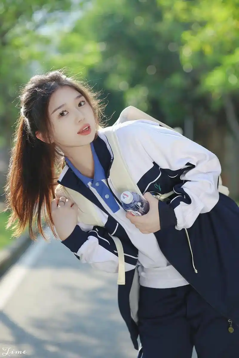 《校服拍照》"青春到底是什么样子?" 现可接拍广州佛山地段, - 抖音