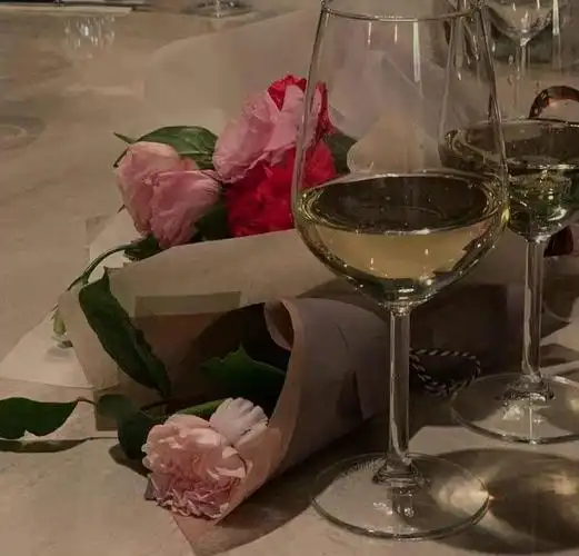 朋友圈背景图成熟是给陌生人看的