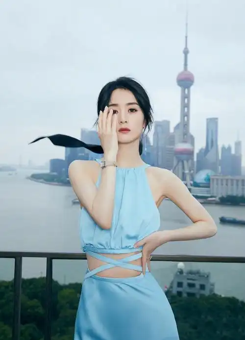 p>赵丽颖,1987年10月16日出生于河北省廊坊市,中国内地影视女演员.