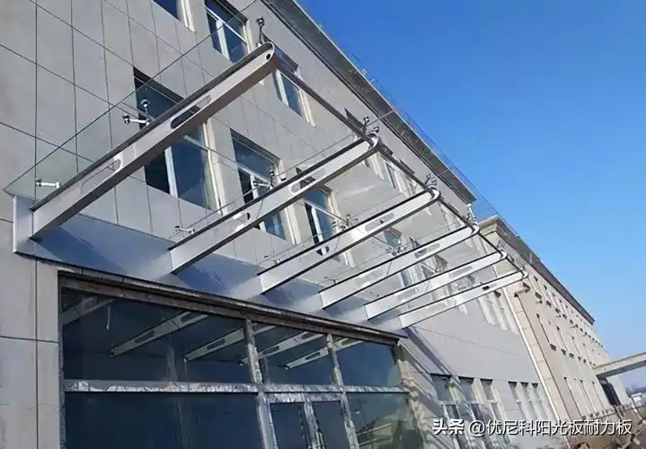 玻璃雨棚多少钱一平方玻璃雨棚和耐力板雨棚对比