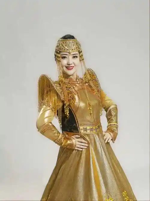 p>格格,原名蒙克其其格,8月1日出生于内蒙古自治区赤峰市克什克腾旗