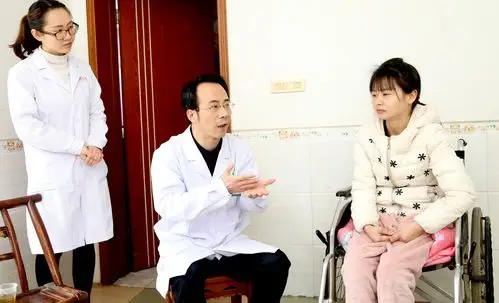 湖北宜都中医康复专家问诊轮椅上知心姐姐3点建议暖心