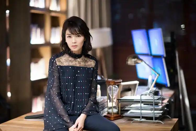 冷色调也能更时尚 《欢乐颂2》刘涛穿搭大改造