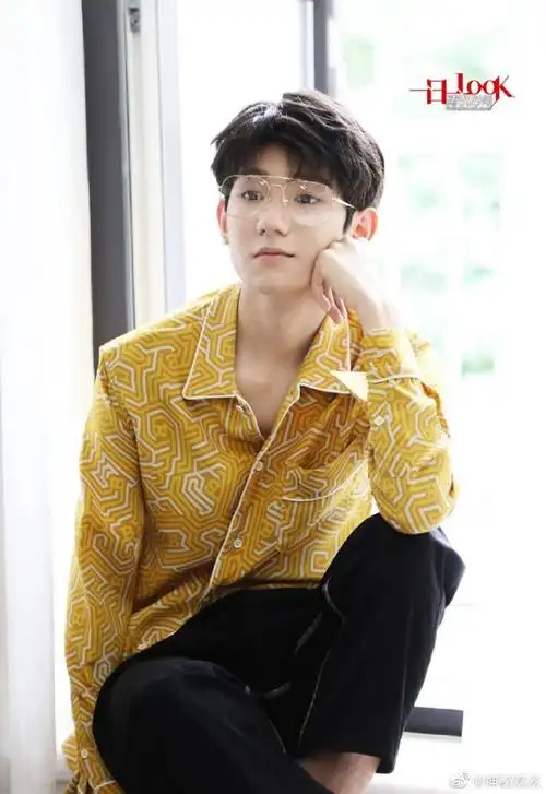 明星的锁骨可以有多欲#虽说王源的脸可爱,但毫不影响这令人窒息的