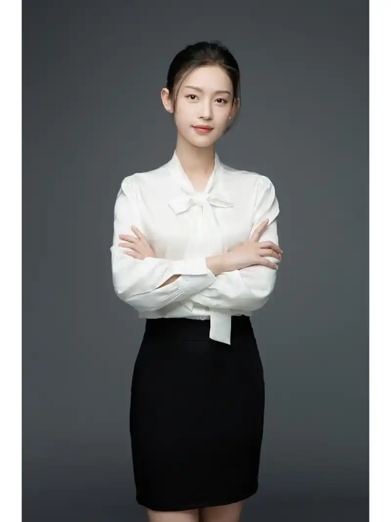 你应该有属于自己的职业照 	 温柔知性,酷飒干练 每个职场女性都有