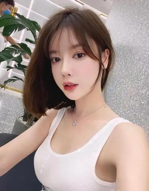 方脸适合卷发,圆脸短发更美(圆脸短发图片女2021最新款学生) - 冷求网