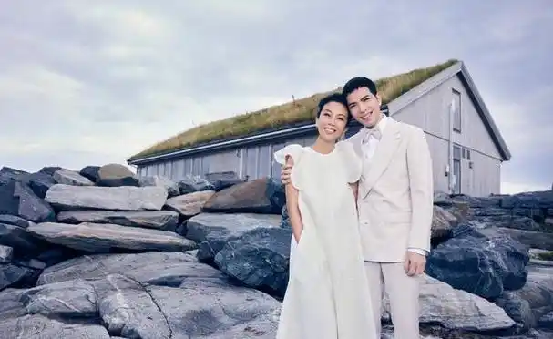 4位娶了"自家经纪人"的男星,个个出乎意料,对对幸福美满