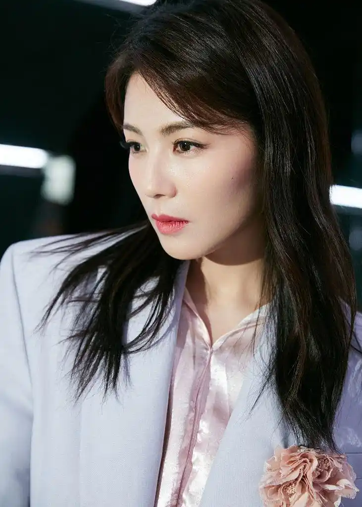 刘涛西装霸气亮相《我是女演员》 严厉又有梗的"教导主任"上线