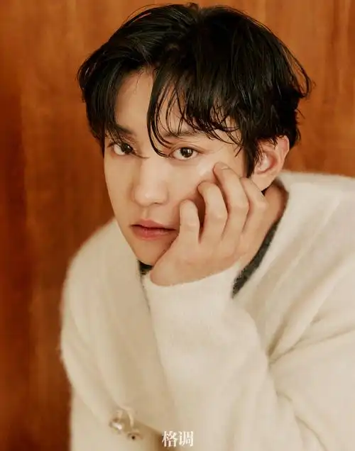 朴灿烈和宠物合拍中国封面