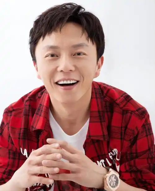 这一次,被嘲"过气"的谢苗,狠狠"打"了内娱一巴掌_电影_周润发_李连杰