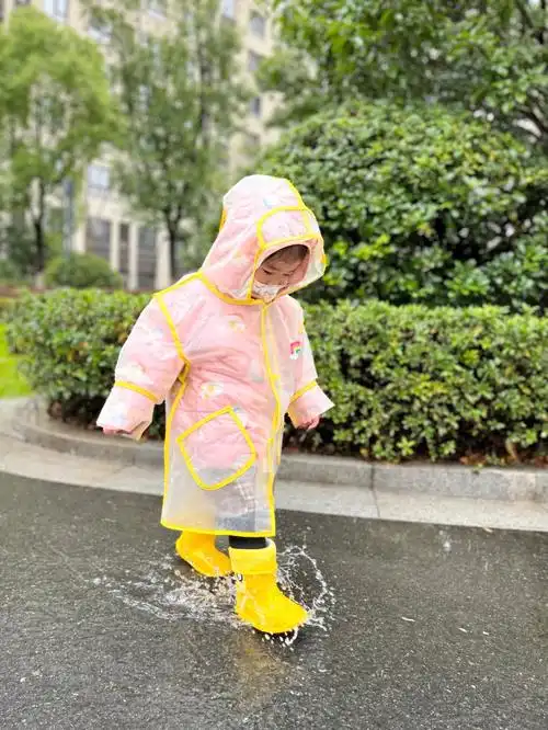 👧🎈下雨天踩水的快乐