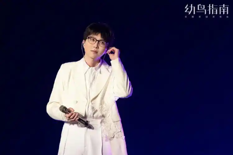 哇唧唧哇演唱会,毛不易的状态引发网友担心,右手也不知道怎么了