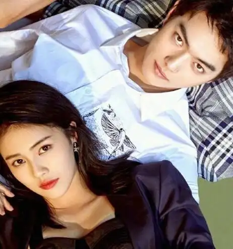 流出来的花絮中许凯和白鹿的一些互动也是很亲密的,所以