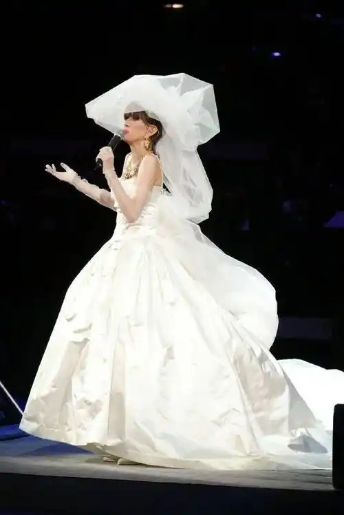 《梅艳芳》定档11月12日,风华绝代尤可见,世间再无梅艳芳_婚纱