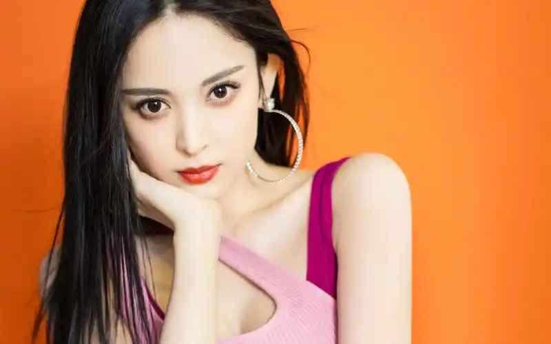 古力娜扎性感俏皮桌面壁纸_大陆明星_壁纸下载_美桌网