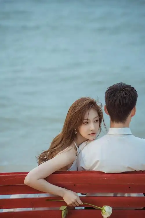 《为你逆光而来》路透写真 余玥曹佑宁高甜配一脸