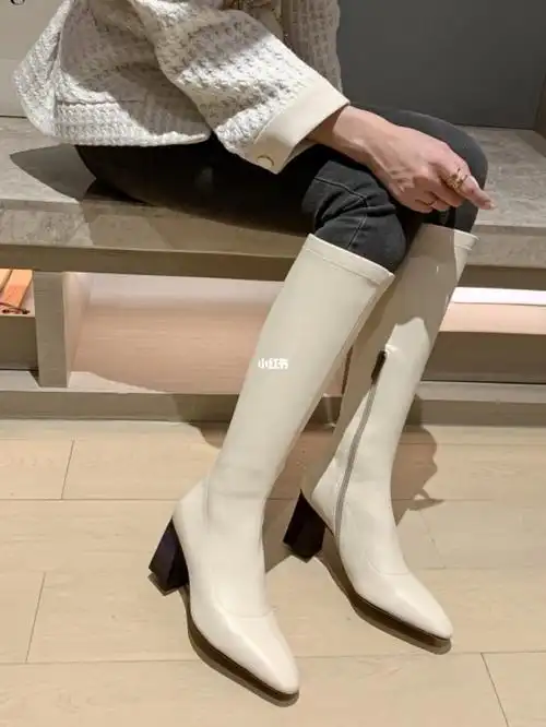 尖头白色高筒靴时尚又范