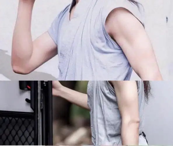 肖战肌肉线条#肖战肌肉合集看手臂线条就知道一直在坚持健身可a刻甜