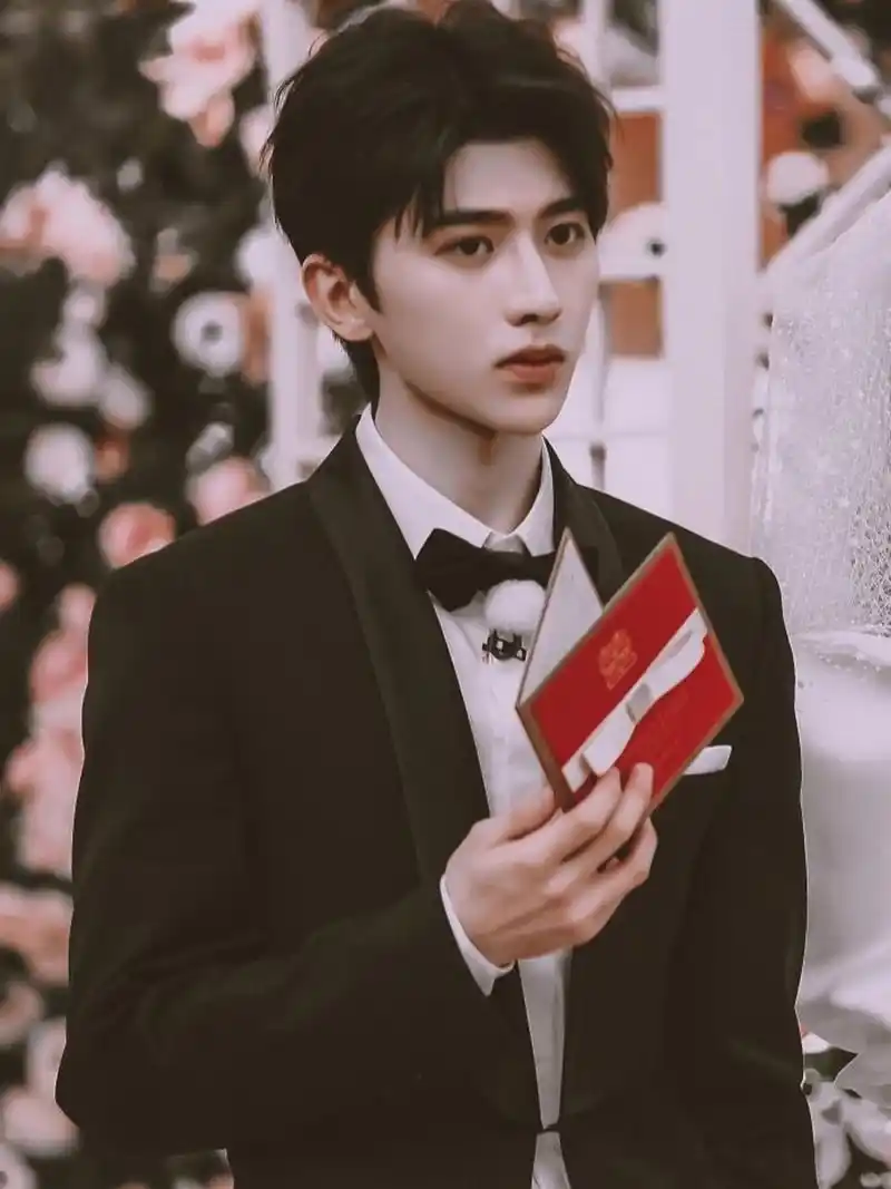 蔡徐坤神仙图集 超爱 这期的图片真的好绝啊啊啊