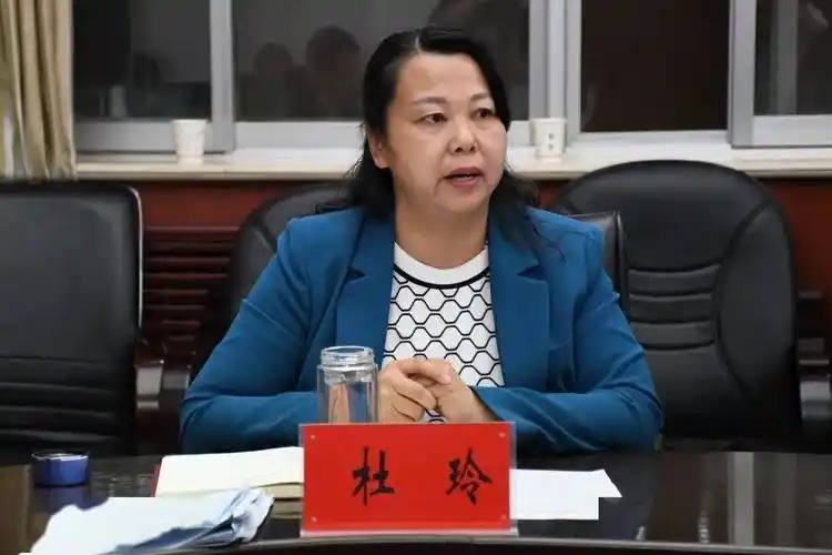 杜玲要求,各学校要全面做好师生和家长的心理疏导工作,化压力为动力