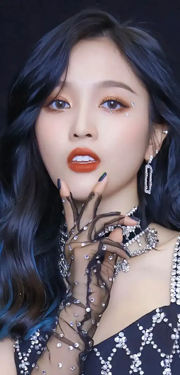 拽妞吴宣仪高清手机壁纸来喽[鼓掌]  从创造营就开始关注,越来越性感