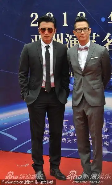 图文:华鼎奖红毯-谢霆锋和张家辉