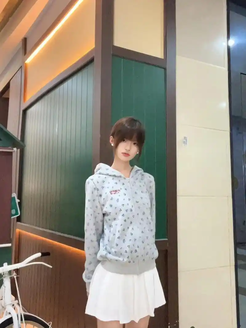 你身边好多人 没我你也不会难过#甜妹 #春夏94 jmj of - 抖音