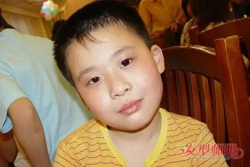 当下男童适合哪些短发发型 乖巧可爱的小男孩短发图片大全(2)