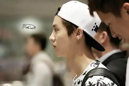 北京机场赴仁川:鹿晗