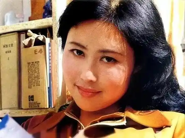 斯琴高娃历经三段婚姻,与瑞士老公相守34年,如今国籍引争议