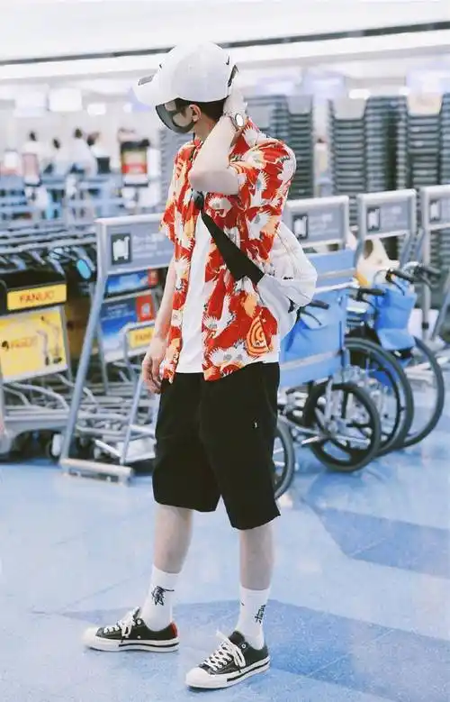 印花单品,不是女孩专属,帅气男孩也可以穿出不同风格_刘也_王一博