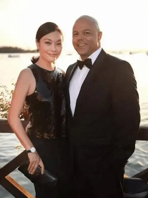 原创演员史可一婚著名音乐人不生孩子二婚外籍老公8年连生2胎