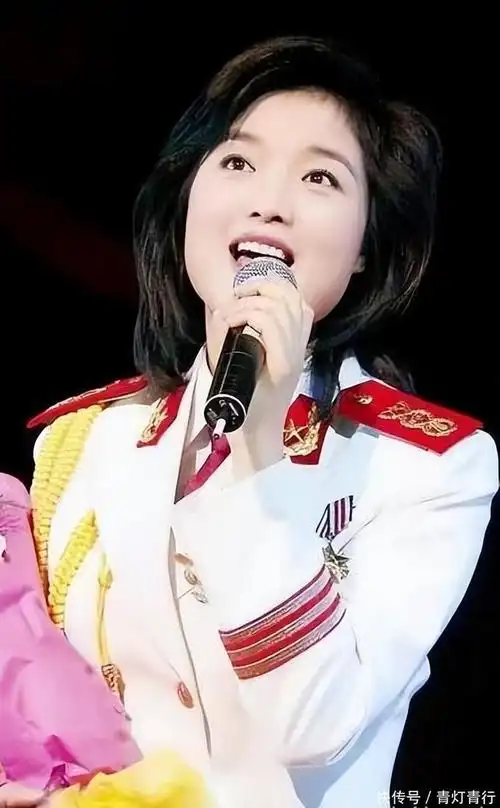 著名歌手白雪:人到中年却再度翻红,离异后收获完美的"姐弟恋"