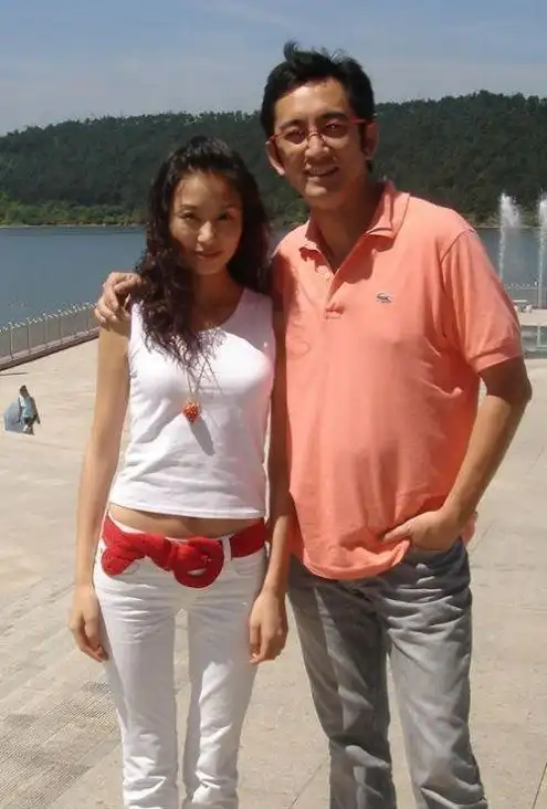 石洋子22岁嫁43岁吴启华离婚后依旧被他当成女儿宠着