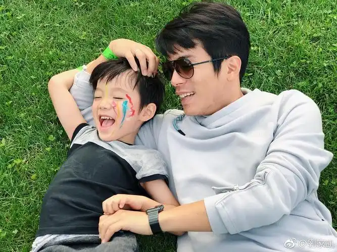 喵了个咪的相册刘家凯儿子edward成长记录