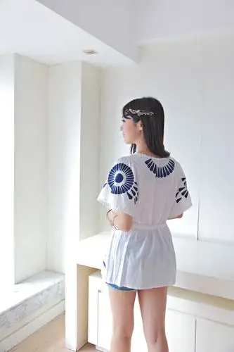 梦翊韩版女装复古民族风袖收腰显瘦修身百搭上衣配系带