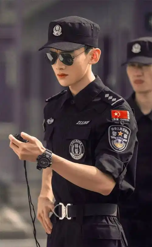 明星军装造型盘点,杨洋正气,白敬亭痞帅,王一博有点呆~ - 知乎