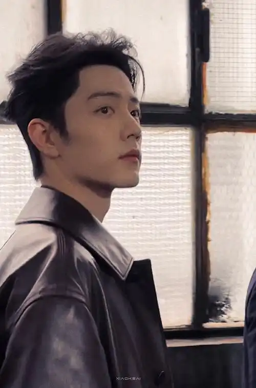 侧脸好绝可狂野可儒雅,大背头,你的统治区呀!