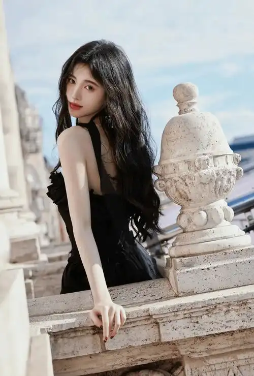 鞠婧祎时尚造型集:靓丽秀美,小巧玲珑