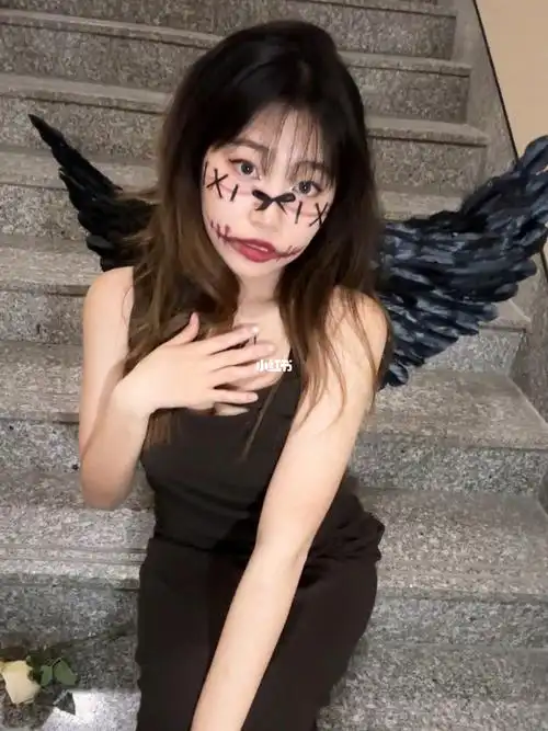 迟到的万圣节可爱鬼