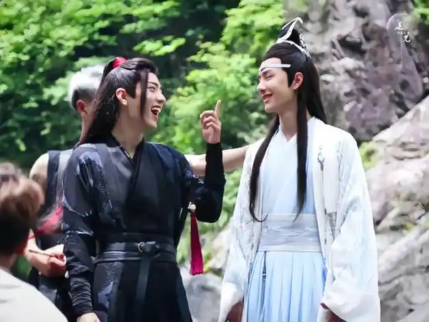 众所周知,《陈情令》这部剧让肖战和王一博成为了内娱不可复制的顶流