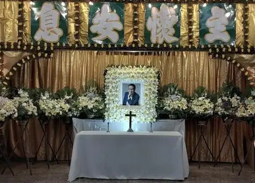 吴孟达葬礼周星驰第一个到场,逗留9分钟,花篮的细节打脸网友_腾讯新闻