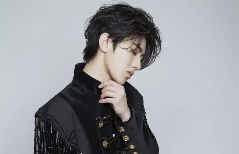 最新帅气魅力蔡徐坤壁纸超有范儿的蔡徐坤