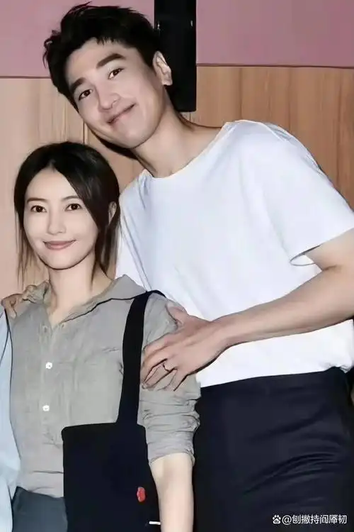 赵又廷和高圆圆是年龄差5岁的明星姐弟恋,两人因戏结缘,擦出爱火,最终