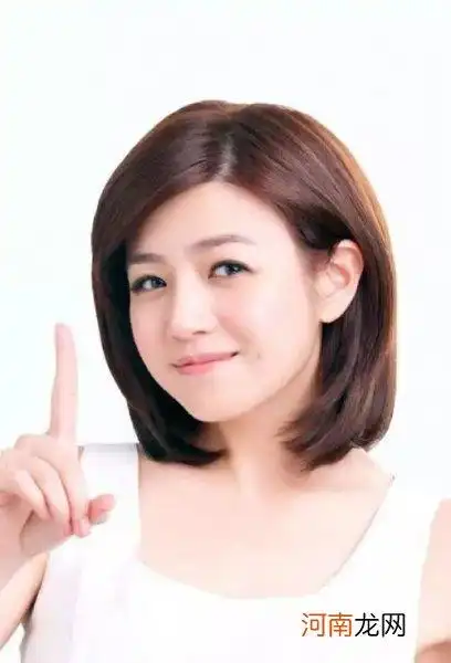 四方脸女人合适烫什么发型 四十左右女士短头发造型