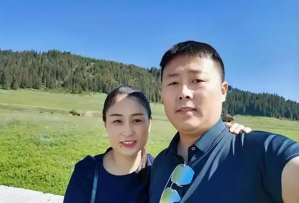 14年前,当众承诺成名后绝不抛弃糟糠妻的他,如今履行承诺了吗