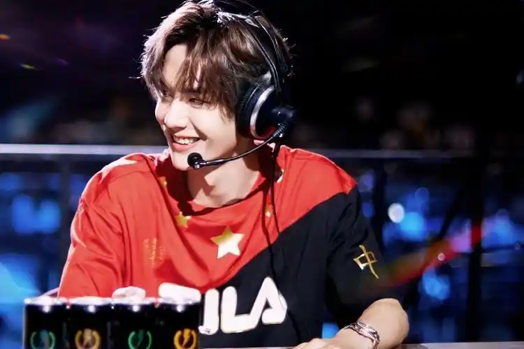 王一博壁纸见过浩澜星河可我独爱你这样一颗星